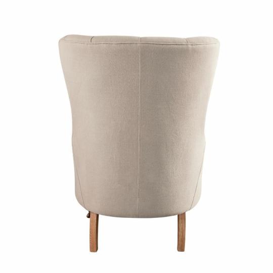 bezs karpitos butor videki villa butor berendezes fulesfotel kenyelmes fotel natur lenvaszon fakeret country mediterran nappali.jpg